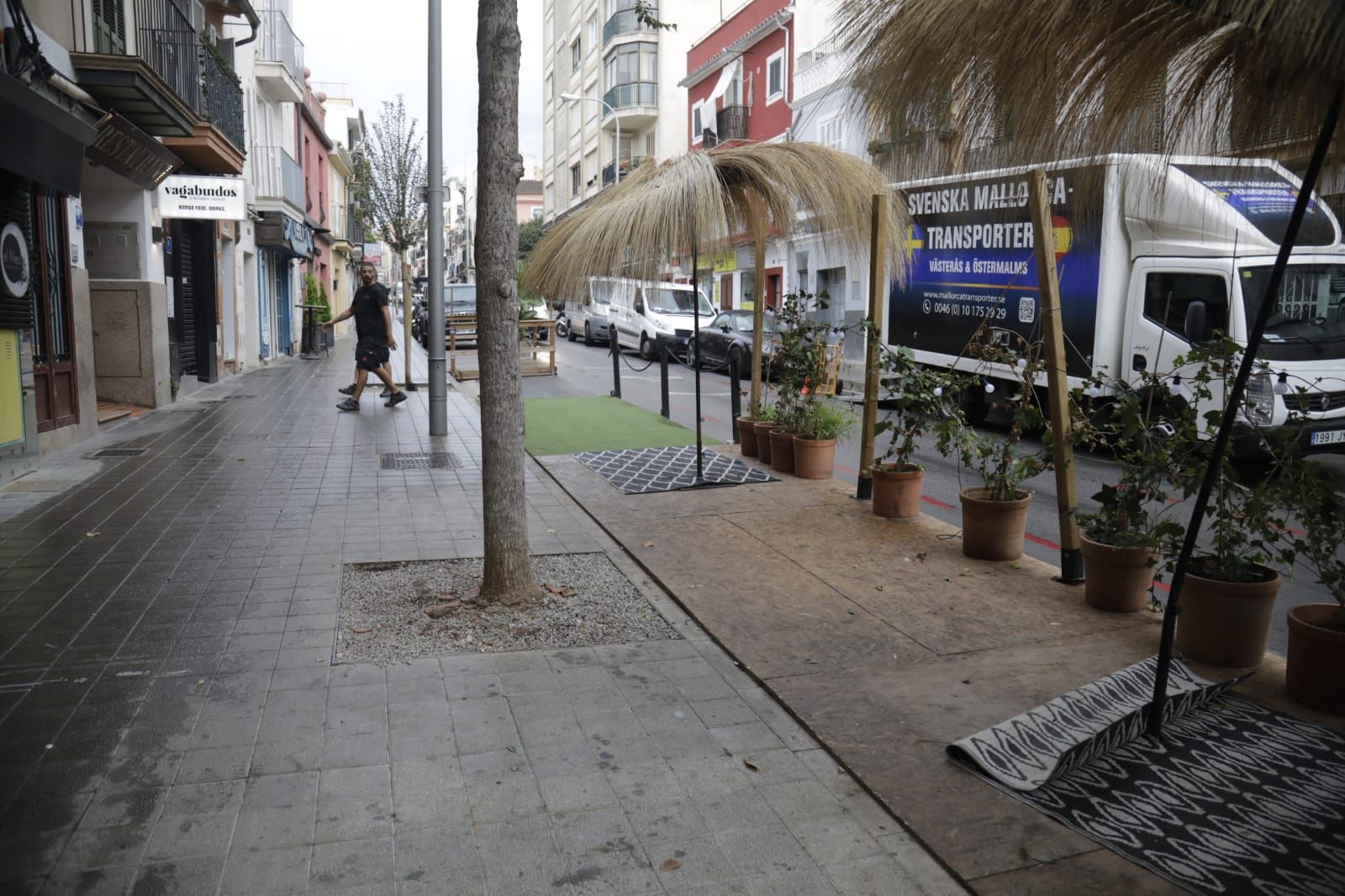 Los restauradores de Palma continúan con la retirada de terrazas