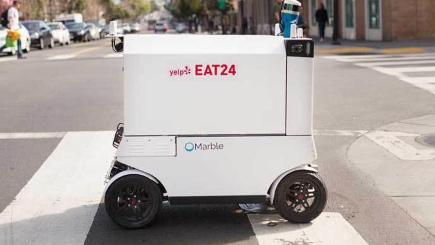 El robot de reparto de comida de la empresa Yelp.