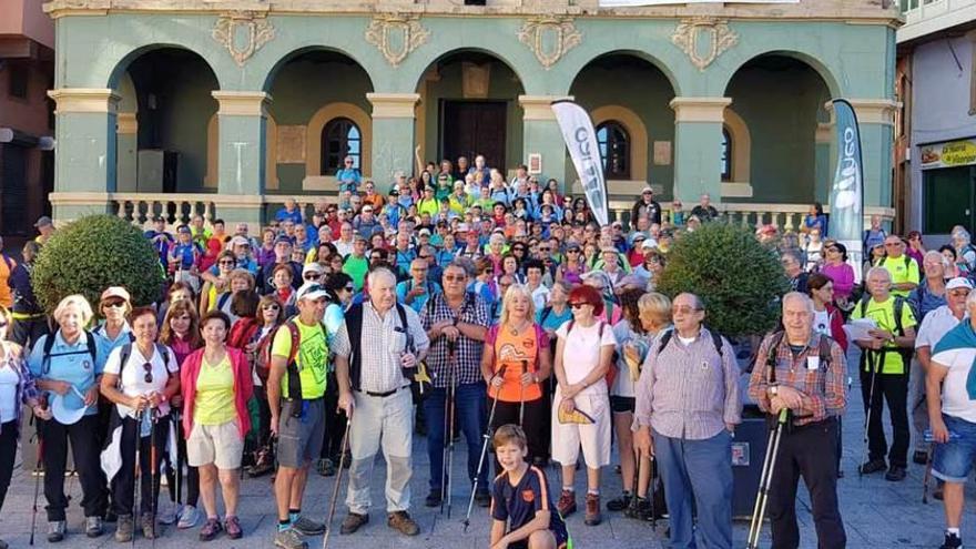 Tineo recibe con los brazos abiertos a los montañeros veteranos