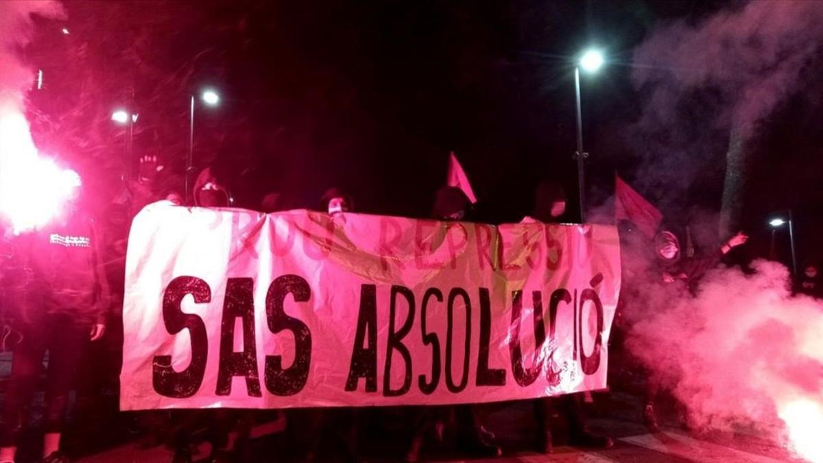 Manifestación en apoyo del independentista Adrià Sas, en Vilafranca del Penedès.