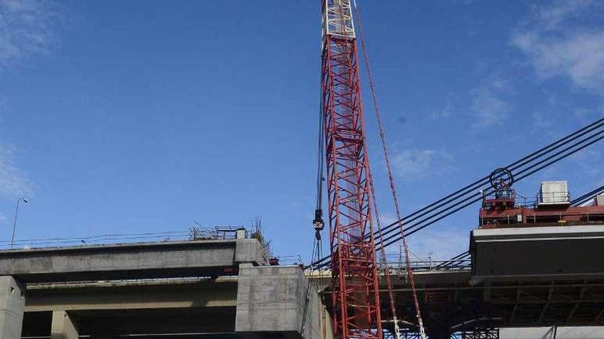 Carretera N-554 bajo el puente de Rande donde será cortada. // G.N.