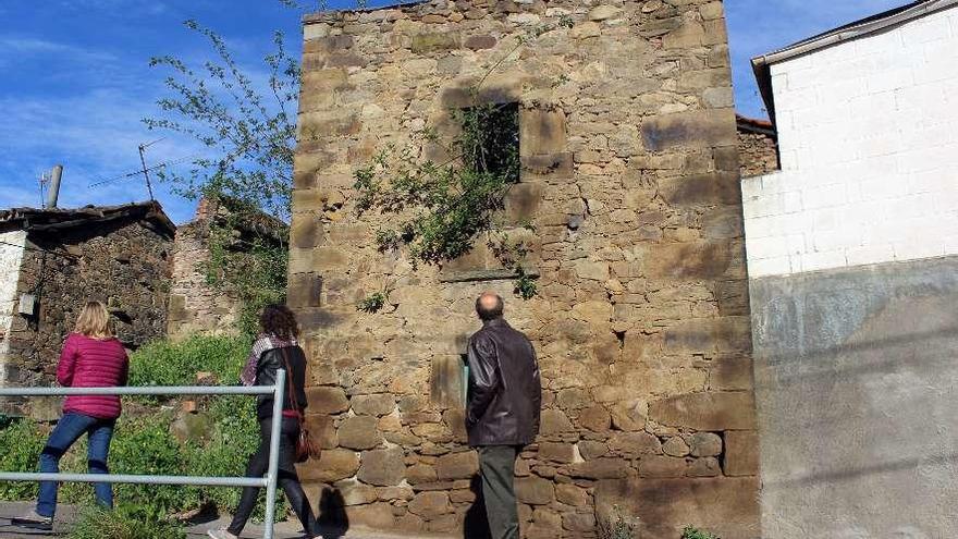 La visita a la vivienda de Villabazal, en Turón.