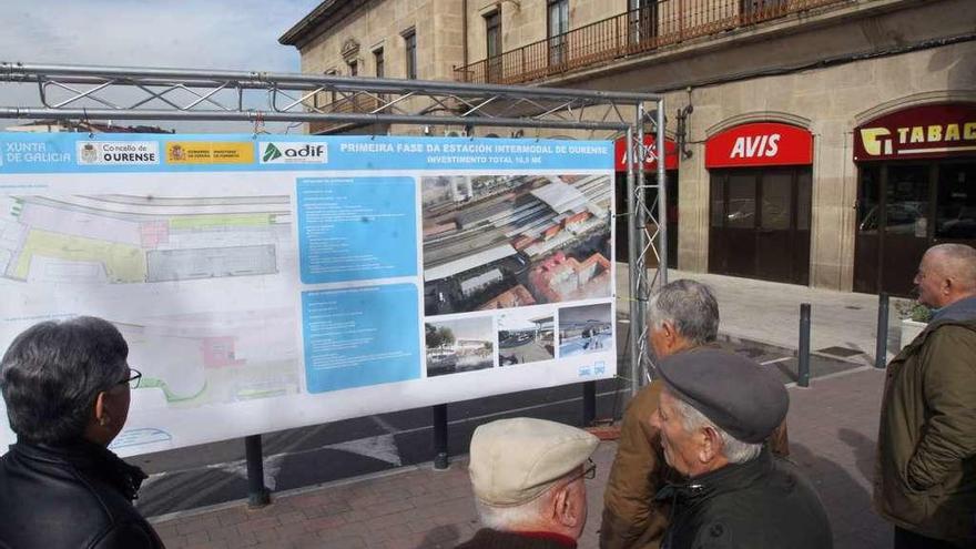 La presentación del proyecto se realizó en la propia estación empalme, en A Ponte. // Iñaki Osorio