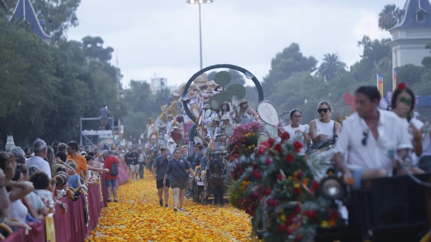 La Batalla de Flores de València cierra la Feria de Julio
