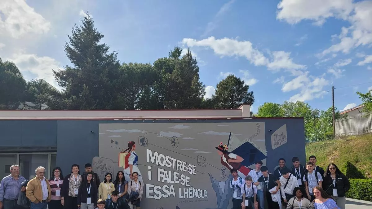 Alumnos del instituto de Arriondas llevan las mascaradas asturianas a Portugal en un intercambio cultural