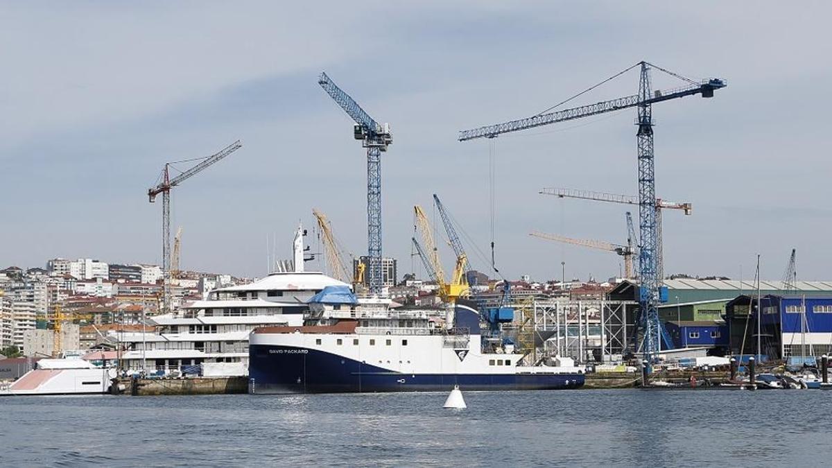 El oceanográfico 'David Packard' para la MBARI de Estados Unidos, ayer, en el astillero de Freire.