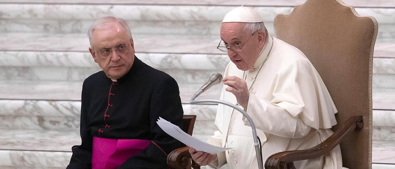 El Papa pide que se trate mejor a las suegras, pero que ellas no critiquen.