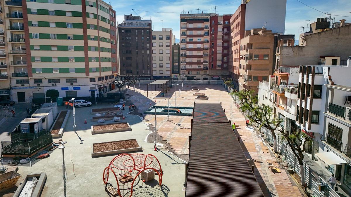 Avance de las obras en la plaza España como refugio climático.