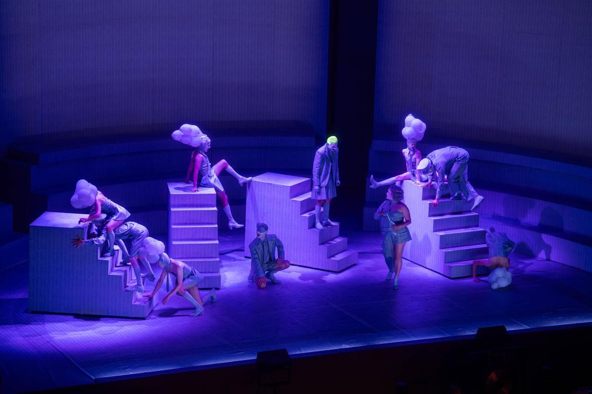 'L'Òpera de tres rals' de Brecht y Weill en el Teatre Grec, producción inaugural que celebra los 50 años del festival y del Teatre Lliure.