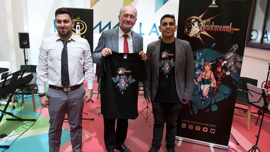 El alcalde, Francisco de la Torre, en la presentación del Videojuego &#039;Noahmund&#039;