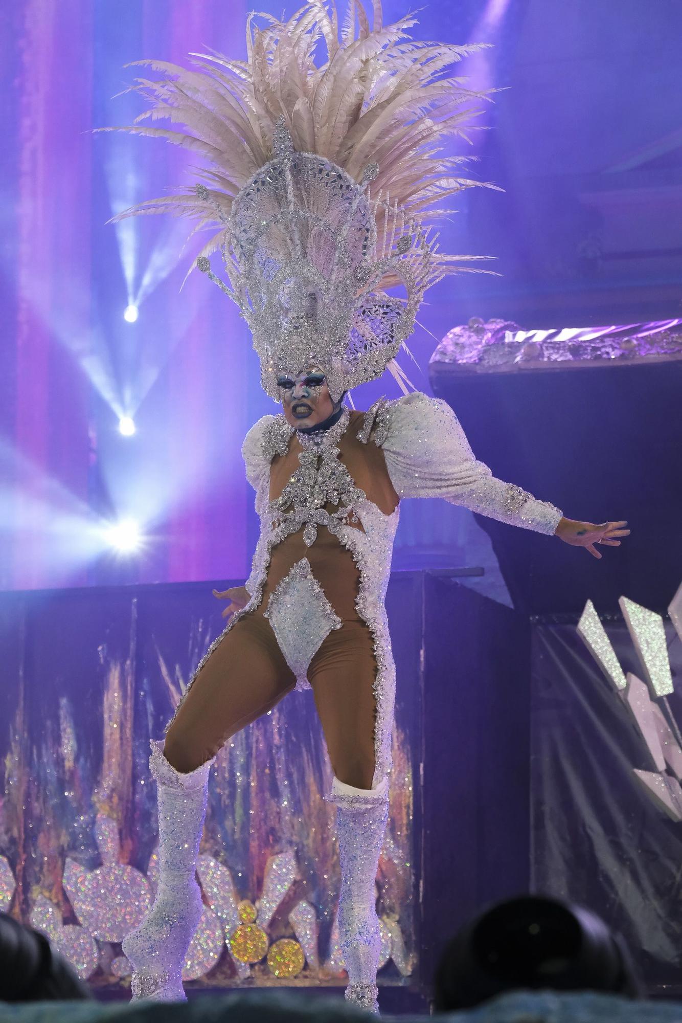 Actuación de Drag Ácrux en la Gala Drag del Carnaval de Las Palmas 2022