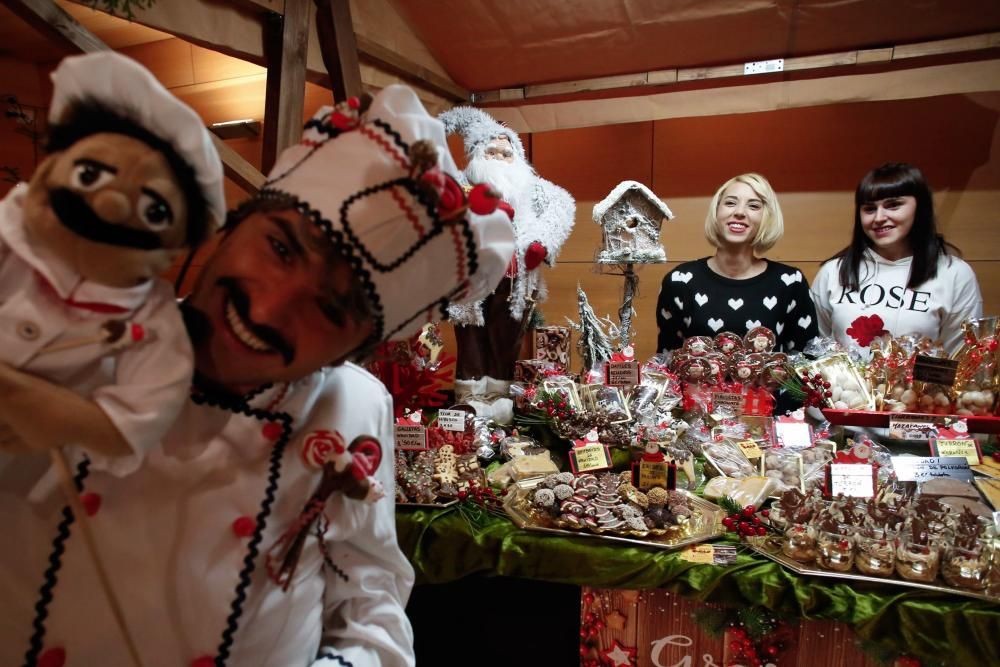 Inauguración del salón de turrones y mazapanes en Avilés