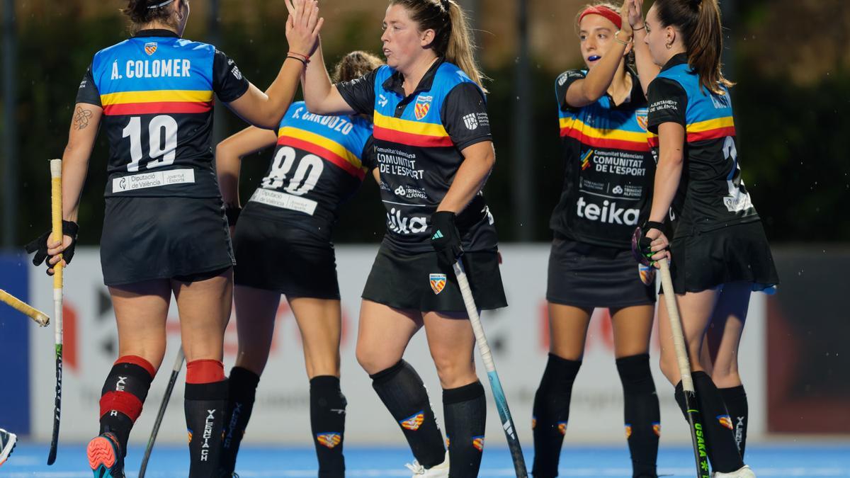 La jornada 13 de la primera fase de la División de Honor B ha confirmado el triunfo del Valencia CH femenino ante el Club de Campo (1-2) para seguir líder.