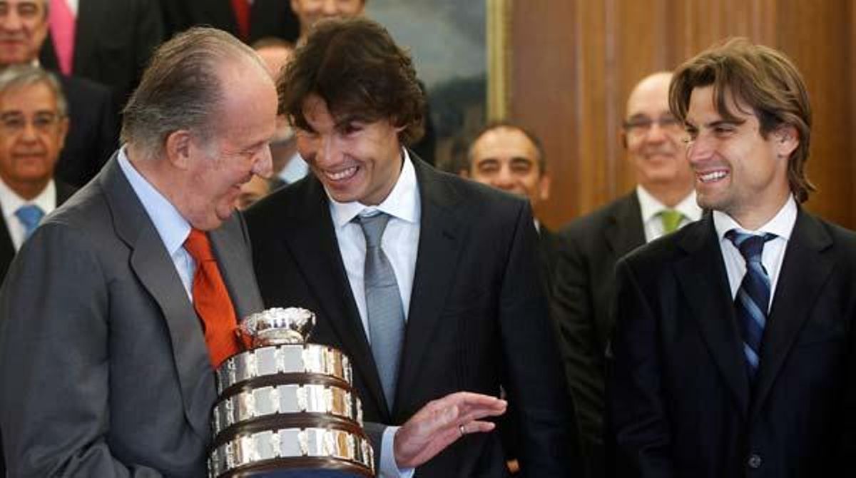 El Rei Joan Carles ha realitzat un comentari jocós a Rafael Nadal sobre la polèmica dels guinyols de Canal + França en la recepció a l’equip nacional de Copa Davis.