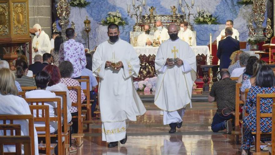 La Virgen del Pino baja del camarín