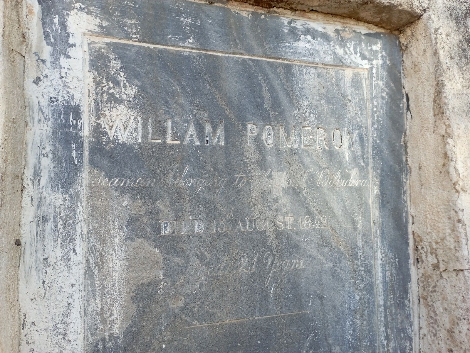 Lápida del marinero William Pomeroy, fallecido a los 21 años.