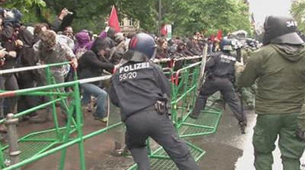 Els manifestants s’han acostat al Banc Central Europeu a Frankfurt per demanar que se suavitzin les mesures d’austeritat de la Unió.