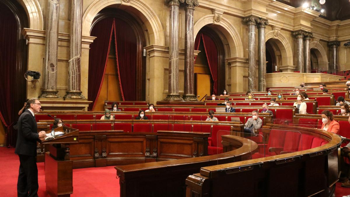 Pla general de l&#039;hemicicle en el ple del Parlament durant la intervenció del conseller d&#039;Economia, Jaume Giró, el 3 de juny de 2021 (Horitzontal).