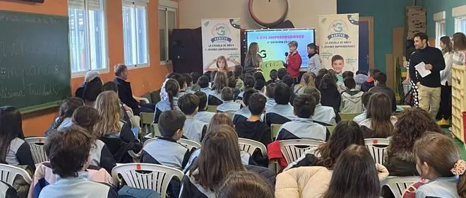 Escolares con ideas brillantes