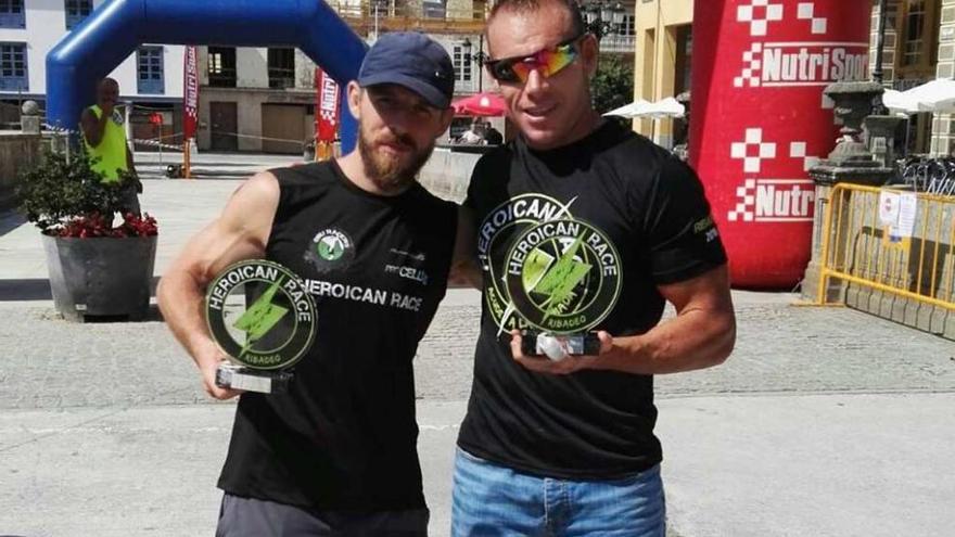 José Antonio Piñeiro (derecha), con el ganador de la prueba, Lluis Barbé. // Cedida