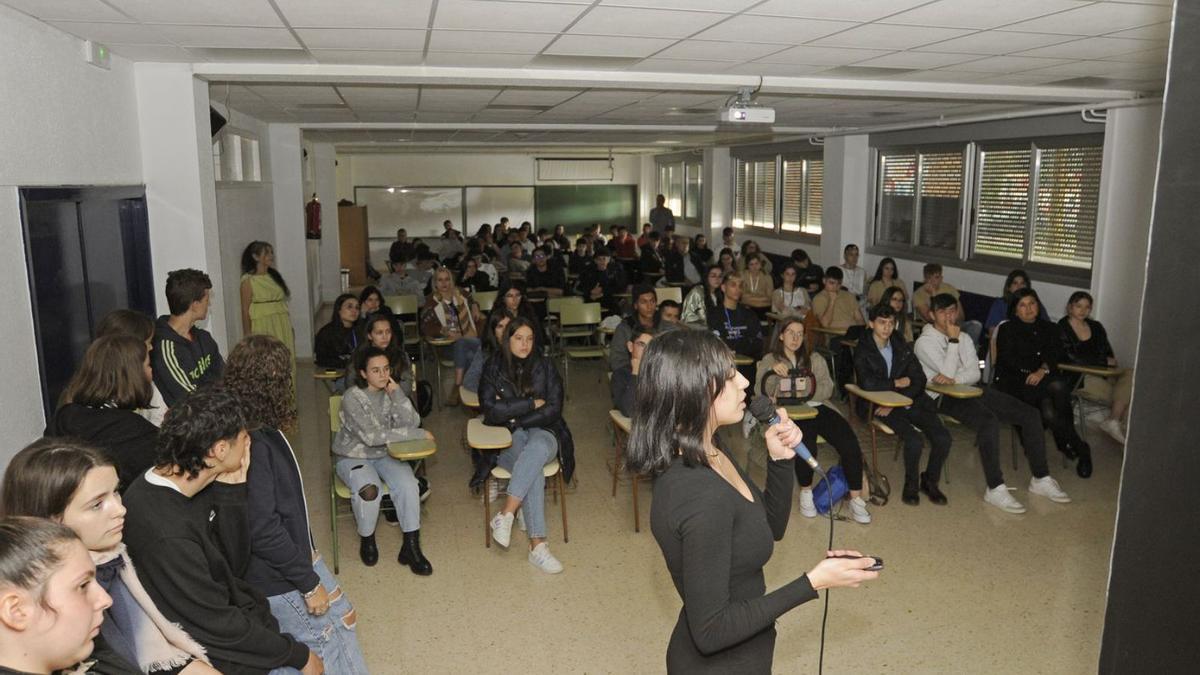 Los tres centros presentaron ayer sus avances en el IES estradense.  | // BERNABÉ/ JAVIER LALÍN