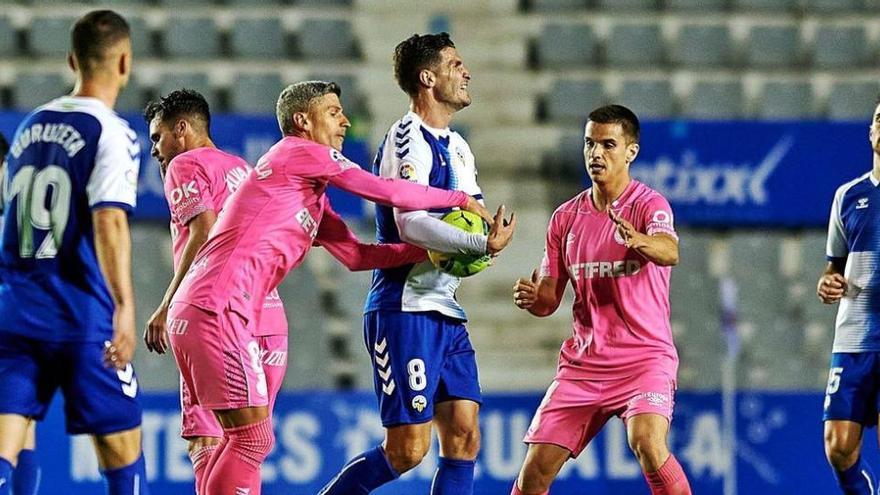 Sabadell (hier Adri Cuevas) hat den Ball und auch die drei Punkte.