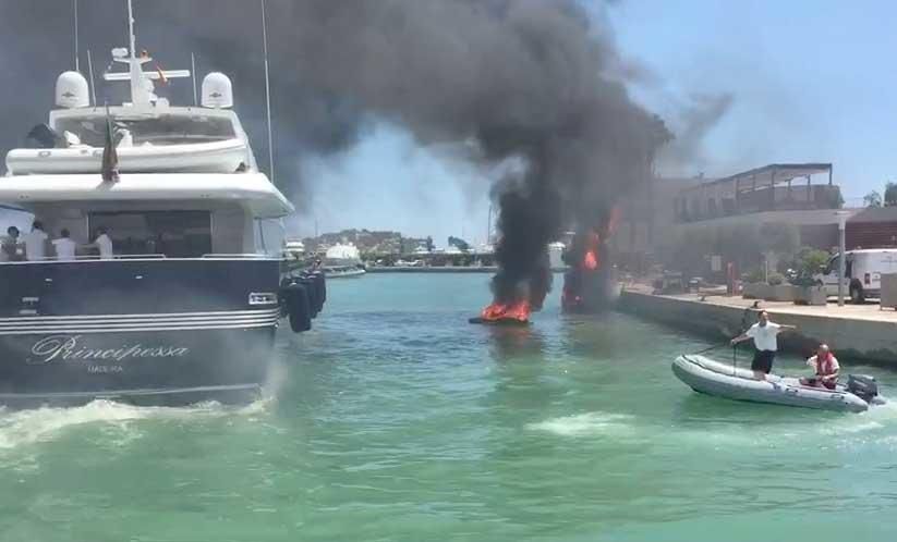 Incendio de una lancha en Eivissa