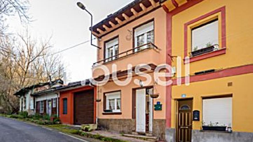 49.000 € Venta de casa en Mieres (Concejo) (Mieres) 85 m2, 3 habitaciones, 1 baño, 576 €/m2...