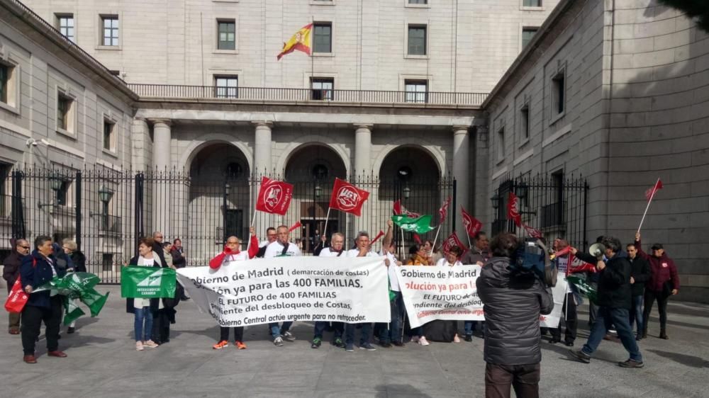 Los trabajadores del Oliva Beach protestan en Madrid