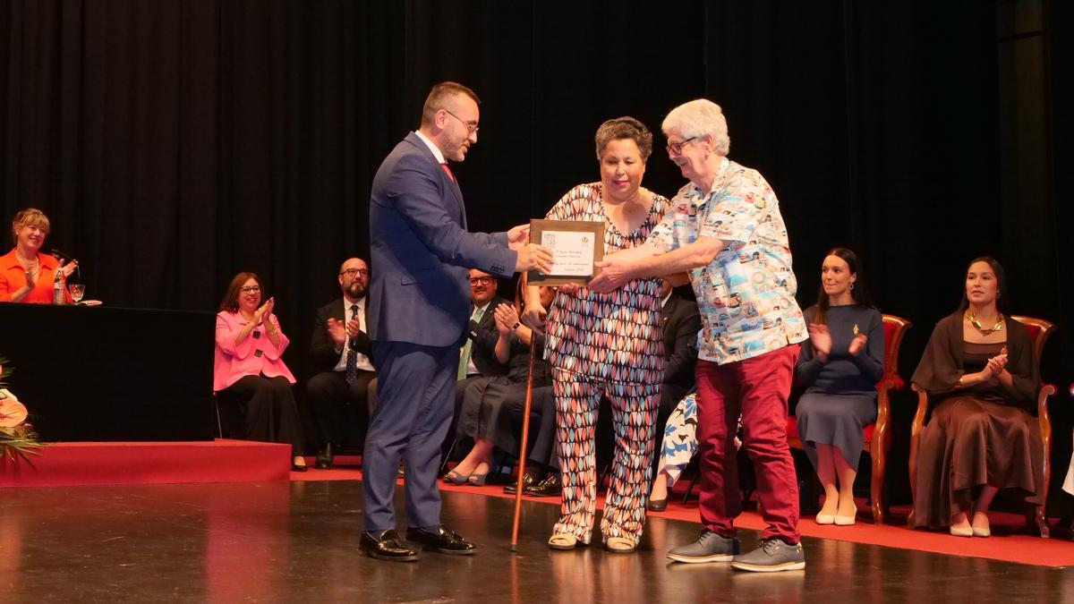 Las imágenes del homenaje a los matrimonios que celebran sus bodas de oro en Vila-real