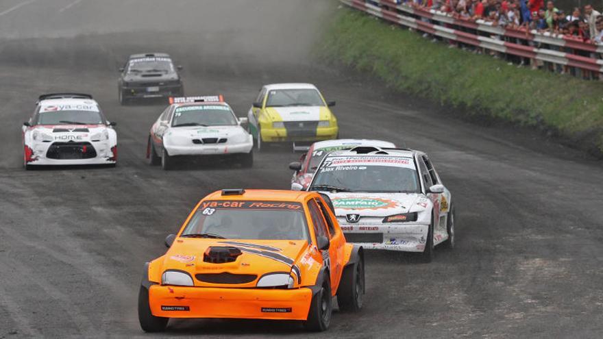 Una carrera celebrada en el circuito de autocross de Morás.