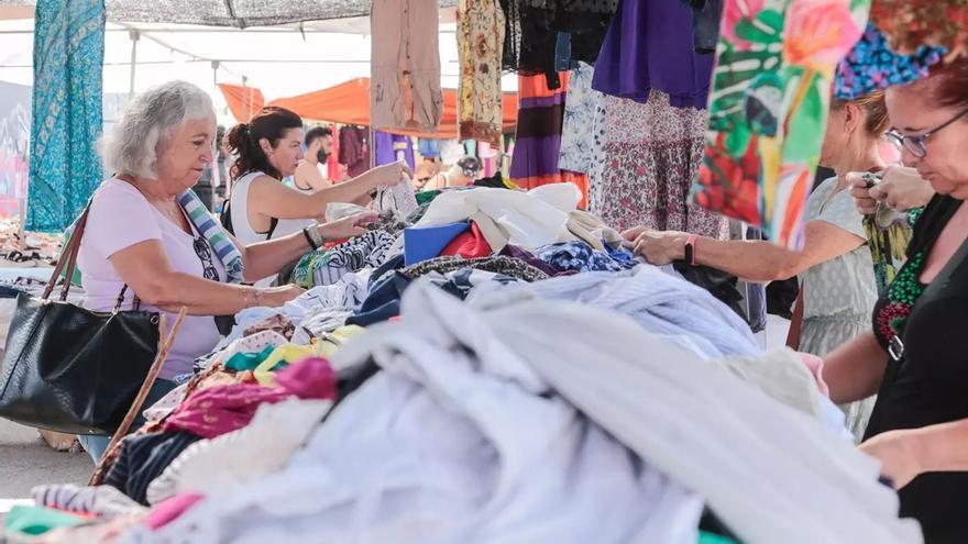 El mercadillo de Mérida se traslada al aparcamiento del ferial