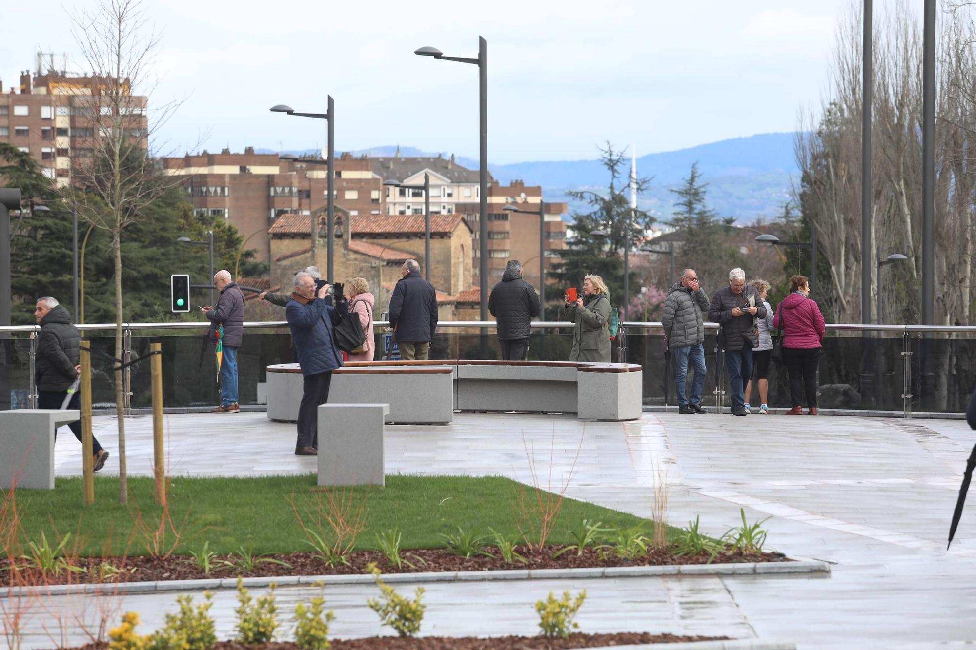 EN IMÁGENES: La nueva plaza de la Cruz Roja de Oviedo ya está abierta al público