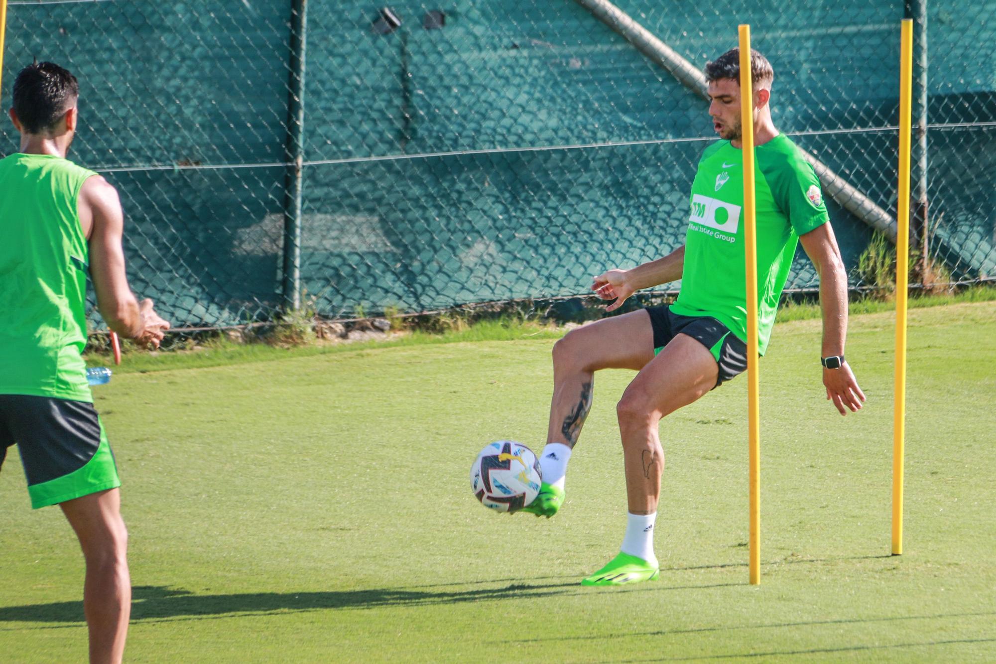 Entrenamiento del Elche CF en La Finca Golf Resort en Algorfa