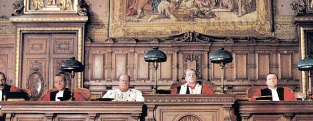 Fotograma de «Sección especial» (Costa-Gravas, 1975).