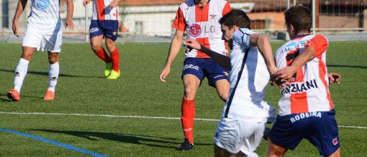 Una acción del duelo del domingo entre Alondras y Cerceda. // Gonzalo Núñez