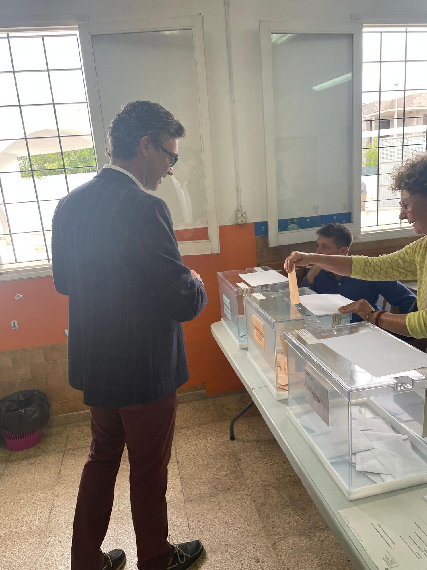 Todas las imágenes del voto de los políticos en Ibiza y Formentera