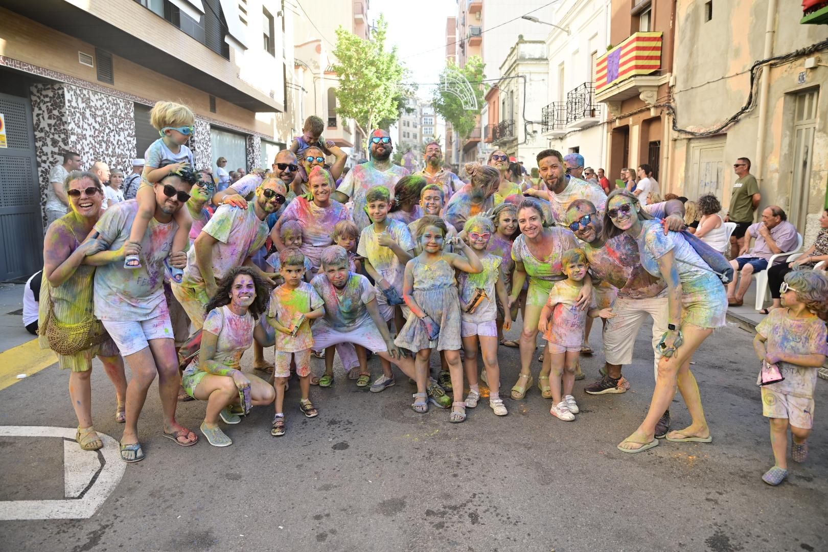 Multitudinario y divertido desfile por la entrada del toro