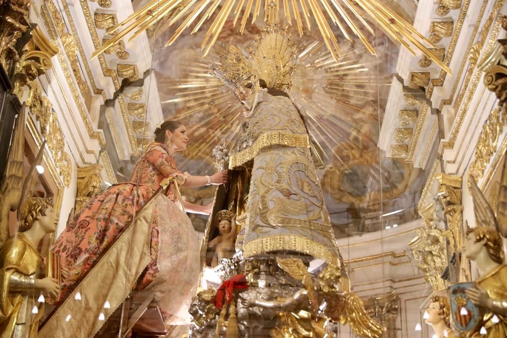 La visita a la Virgen concluye el fin de semana de exaltaciones falleras
