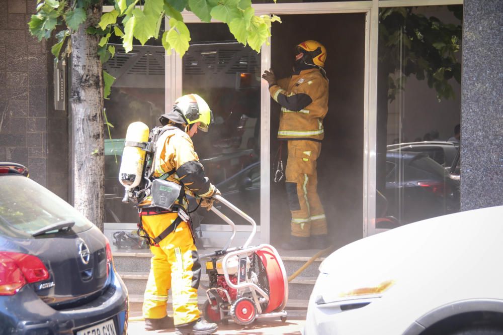 Un incendio arrasa una vivienda en Alcoy