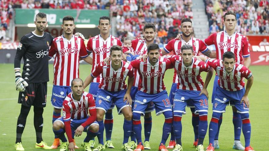 El equipo con el que se estrenó el Sporting en Liga frente al Real Madrid y que presentó de titulares a seis jugadores salidos de la cantera.