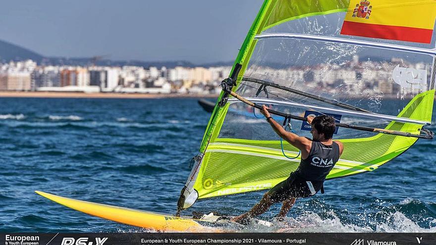 Sergi Escandell y Mateo Sanz, en la Medal Race del Europeo