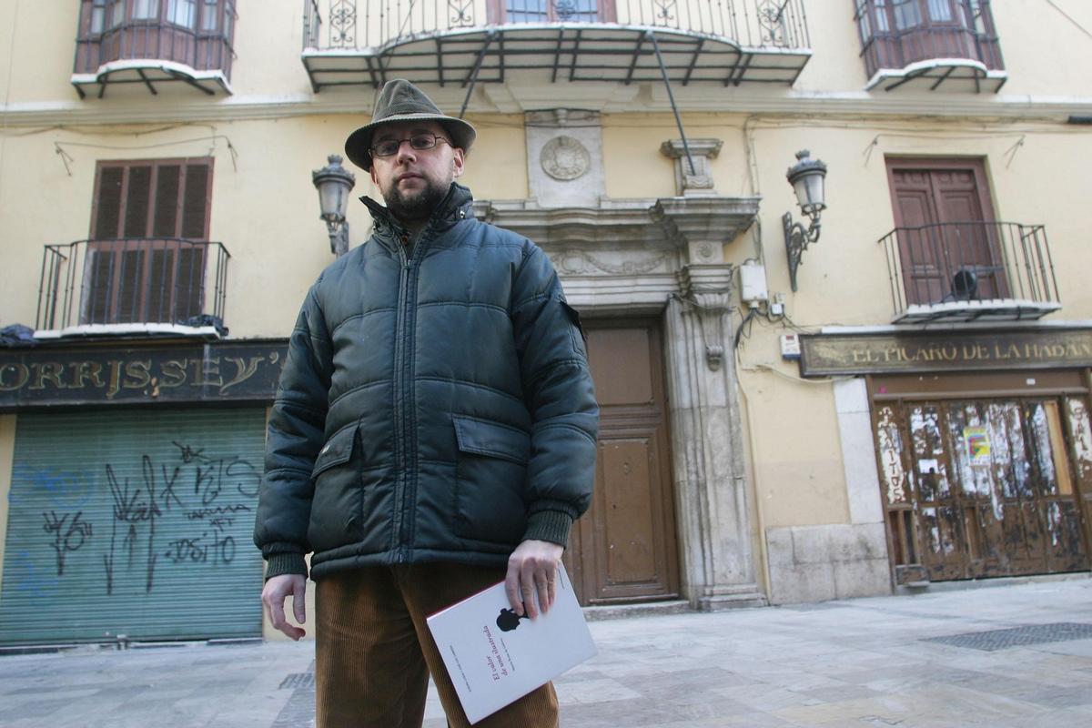 José Luis Cabrera en 2006, cuando presentó el libro sobre la escritora.