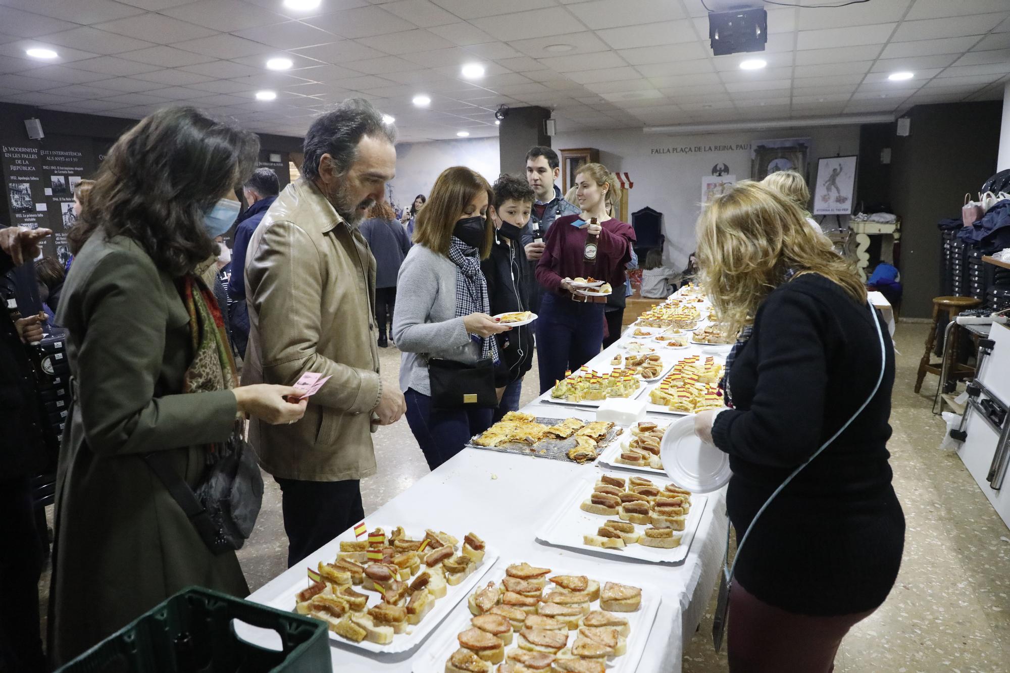 Reina-Paz agota mil torreznos sorianos en el Quinto y Tapa más original de las Fallas