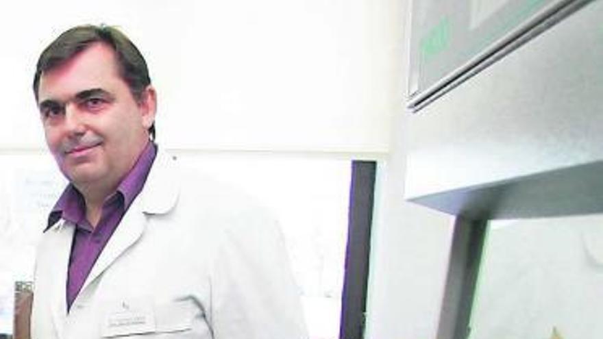 Francisco Vizoso, en dependencias de investigación del Hospital de Jove.