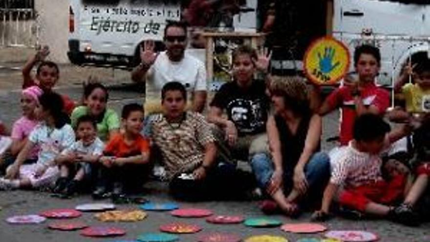 Torrejoncillo fomenta los valores de la tolerancia entre niños y mayores a través de unas jornadas