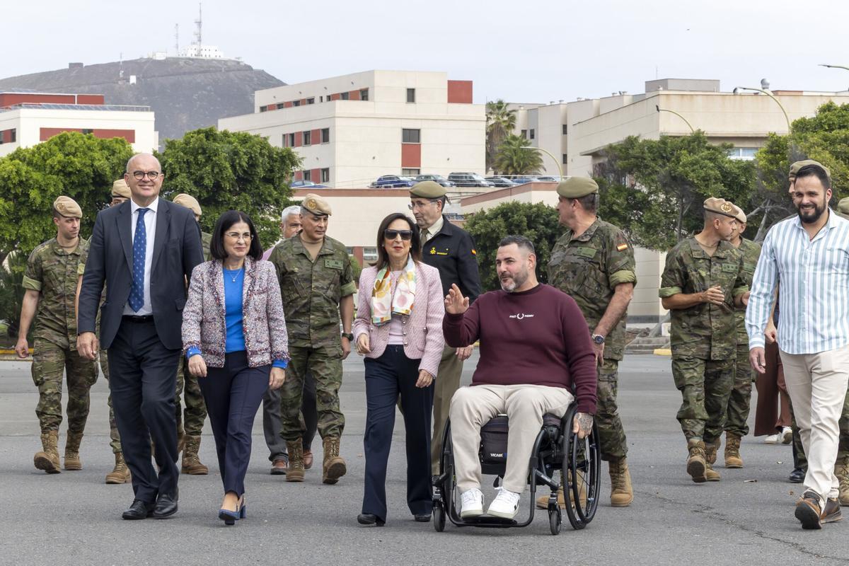 Defensa condecora a la Brigada Canarias XVI