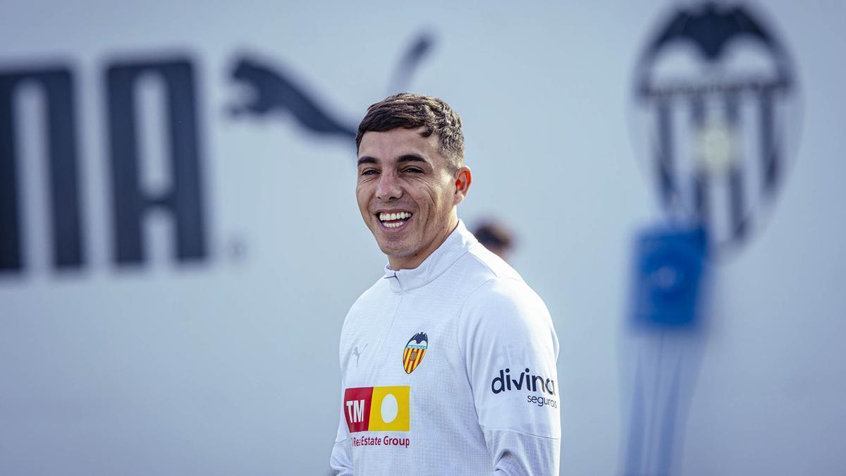 Así fue la bienvenida de Lucas Beltrán a Renzo Saravia en su primer día como jugador del Valencia CF