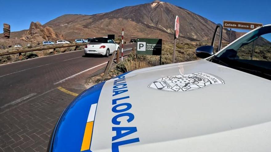 Un vehículo de la Policía Local de La Orotava, el pasado fin de semana en el Parque Nacional del Teide.