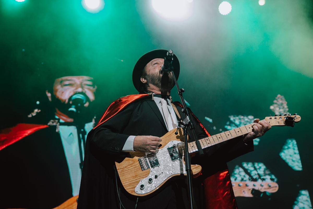 Miguel Morales durante un concierto de Los Brincos.